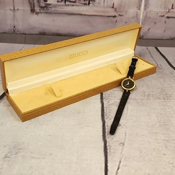 Vintage Women's Gucci Watch - Picture 2 of 7